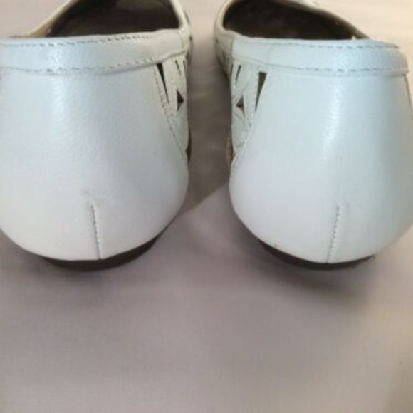 SOLD!Adrienne Vittadini Womens White Leather Floral Slip On Shoes Flats 7.5M - Picture 6 of 8